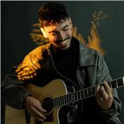 Professeur de chant expérimenté, coach vocal, (Technique chant moderne et chant classique). tous niveaux, tous styles musicaux